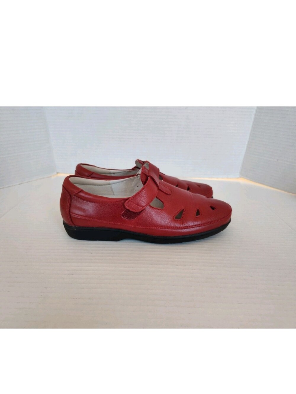 Propet Comfort Shoes Ladybug Cayenne Red Closed Toe Walking Women's Size 7.5